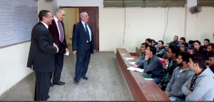نائب رئيس الجامعة يتفقد إنتظام العملية التعليمية فى هندسة بنها